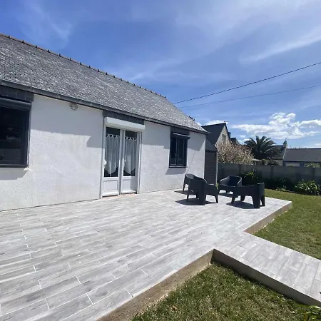 Maison 3 Etoiles Avec Jardin Clos, A 800 M De La Plage, Proche Port De Saint-sauveur, Ile-grande - Fr-1-542-22 Holiday home *