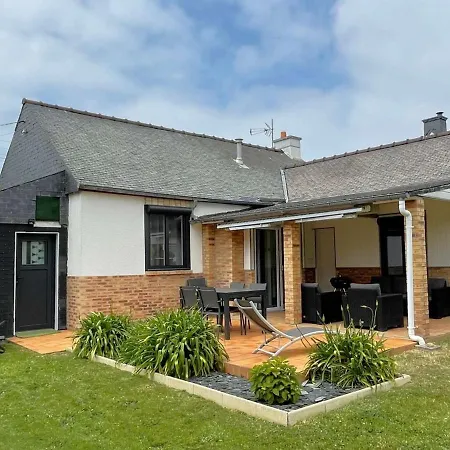 Holiday home Maison 3 Etoiles Avec Jardin Clos, A 800 M De La Plage, Proche Port De Saint-sauveur, Ile-grande - Fr-1-542-22 Kerjagu